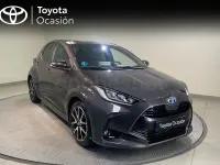 Usado Toyota Yaris Hybrid Plus 116 CV (85 kW) 2021 Gris / plata Berlina