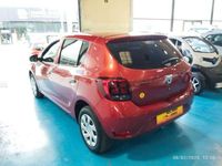 Usado Dacia Logan MCV Ambiance 75 CV (55 kW) 2016 Rojo Familiar