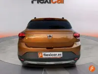 Usado Dacia Sandero Essentiel 101 CV (74 kW) 2021 Amarillo Utilitario