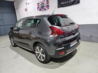 Usado Peugeot 3008 Allure 120 CV (88 kW) 2016 Gris / plata Berlina