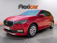 Usado Skoda Fabia Selection 95 CV (69 kW) 2025 Rojo Utilitario