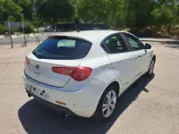 Usado Alfa Romeo Giulietta Distinctive 140 CV (102 kW) 2013 Blanco Utilitario