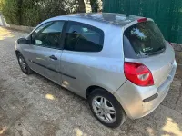 Usado Renault Clio II Dynamique 75 CV (55 kW) 2006 Gris / plata Berlina