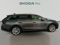 Usado Skoda Octavia Scout 4x4 150 CV (110 kW) 2022 Gris Familiar