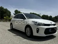 Usado Kia Rio 100 CV (73 kW) 2018 Blanco Berlina