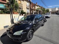 Usado Ford Focus Ghia 109 CV (80 kW) 2005 Negro Berlina