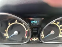 Usado Ford Fiesta Trend 75 CV (55 kW) 2014 Gris / plata Utilitario