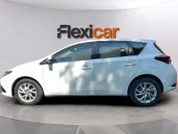 Usado Toyota Auris Active 116 CV (85 kW) 2018 Blanco Berlina