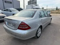 Usado Mercedes C220 Elegance 143 CV (105 kW) 2003 Gris / plata Berlina