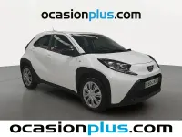 Usado Toyota Aygo X Play 72 CV (52 kW) 2023 Blanco SUV