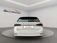 Usado Skoda Octavia Style 150 CV (110 kW) 2021 Blanco Familiar