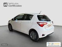 Usado Toyota Yaris Hybrid Advance 100 CV (73 kW) 2020 Blanco Berlina