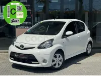 Usado Toyota Aygo City 68 CV (50 kW) 2013 Blanco Utilitario
