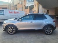 Usado Kia Stonic 100 CV (73 kW) 2020 Gris / plata SUV