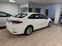 Usado Toyota Corolla Active 122 CV (89 kW) 2022 Blanco Berlina