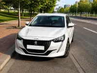 Usado Peugeot 208 Active 100 CV (73 kW) 2021 Blanco Utilitario