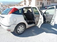 Usado Ford Focus Trend 115 CV (84 kW) 2002 Blanco Berlina