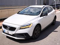 Begagnad Volvo V40 CC 152 HK (111 kW) 2019 Vit Kombi
