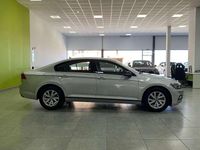 Usado VW Passat Business 150 CV (110 kW) 2021 Gris Berlina