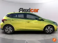 Usado Hyundai i20 100 CV (73 kW) 2024 Verde Utilitario