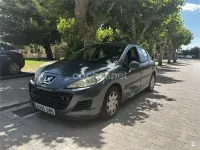 Usado Peugeot 207 70 CV (51 kW) 2010 Gris / plata Berlina