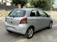 Usado Toyota Yaris 90 CV (66 kW) 2008 Gris / plata Utilitario