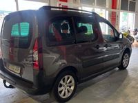 Usado Peugeot TePee Outdoor 110 CV (80 kW) 2016 Marrón Monovolumen