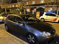 Usado VW Golf V Highline 105 CV (77 kW) 2007 Gris / plata Berlina