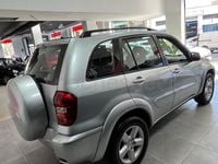 Usado Toyota RAV4 Luna 116 CV (85 kW) 2005 Gris / plata SUV