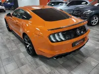 Usado Ford Mustang Fastback 291 CV (214 kW) 2020 Naranja Coupe