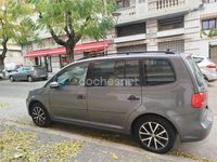 Usado VW Touran Advance 105 CV (77 kW) 2012 Gris / plata Monovolumen
