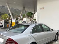 Usado Mercedes C220 Classic 143 HP (105 kW) 2002 Cinzento Sedan