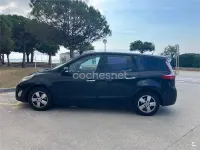 Usado Renault Grand Scénic II Dynamique 130 CV (95 kW) 2009 Negro Monovolumen