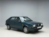 Usado Lancia Delta 82 CV (60 kW) 1991 Verde Utilitario