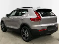 Uusi Volvo XC40 Plus 163 HP (119 kW) 2025 Harmaa Katumaasturi