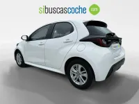Usado Toyota Yaris Hybrid Active 120 CV (88 kW) 2022 Gris/plata