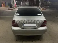 Usado Mercedes C220 Classic 125 CV (91 kW) 2001 Gris / plata Berlina