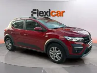 Usado Dacia Sandero Comfort 91 CV (66 kW) 2022 Granate Berlina