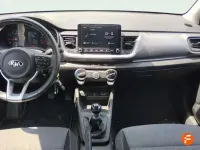 Usado Kia Stonic 100 CV (73 kW) 2021 Blanco SUV