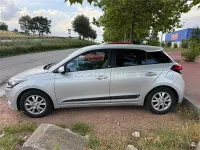 Usado Hyundai i20 84 CV (61 kW) 2016 Blanco Berlina