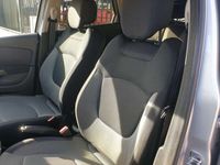 Usado Renault Captur Intens 90 HP (66 kW) 2015 Prateado SUV