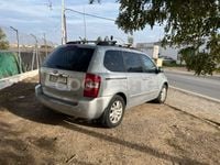 Usado Kia Carnival EX 144 CV (105 kW) 2006 Gris / plata Monovolumen