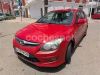 Usado Hyundai i30 100 CV (73 kW) 2011 Rojo Berlina