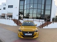 Usado Peugeot 208 Allure 100 CV (73 kW) 2020 Amarillo Utilitario