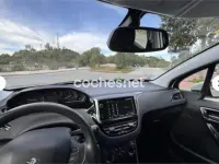 Usado Peugeot 208 Signature Sky 82 CV (60 kW) 2018 Blanco Utilitario
