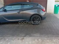 Usado Opel Astra GTC Sportive 130 CV (95 kW) 2015 Gris / plata Berlina