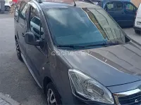 Usado Peugeot Partner Tepee Style 100 CV (73 kW) 2016 Marrón Monovolumen