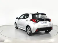 Usado Toyota Yaris Hybrid Active 116 CV (85 kW) 2025 Gris Berlina