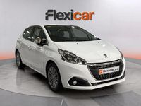 Usado Peugeot 208 Allure 82 CV (60 kW) 2016 Blanco Utilitario