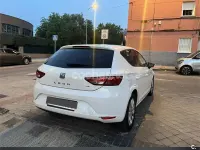 Usado Seat Leon Reference 105 CV (77 kW) 2014 Blanco Berlina